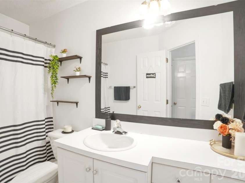 6406 Currywood Place, Charlotte, NC 28227.  MLS# CAR4364218, YatesRealty ID 17762. 