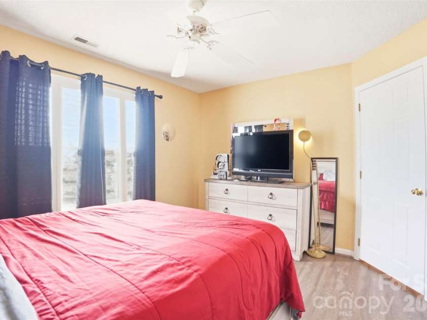 6406 Currywood Place, Charlotte, NC 28227.  MLS# CAR4364218, YatesRealty ID 17762. 