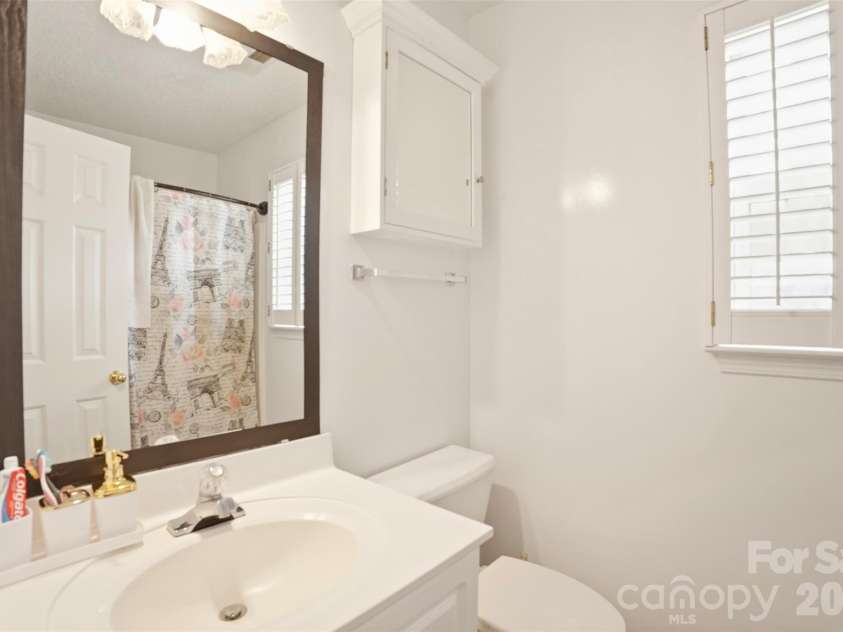 6406 Currywood Place, Charlotte, NC 28227.  MLS# CAR4364218, YatesRealty ID 17762. 