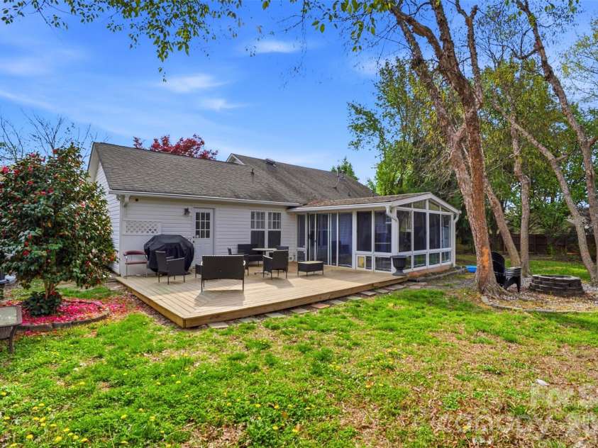 6406 Currywood Place, Charlotte, NC 28227.  MLS# CAR4364218, YatesRealty ID 17762. 