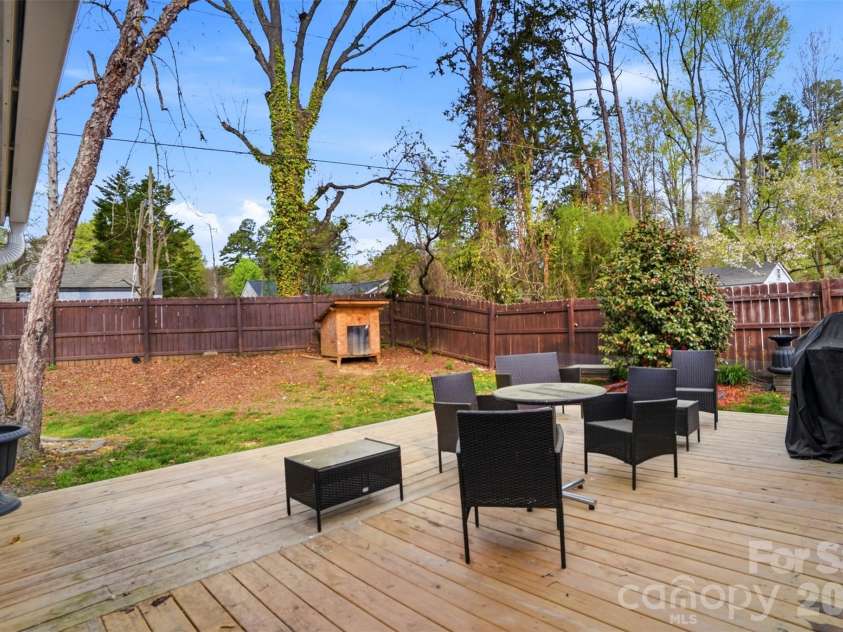 6406 Currywood Place, Charlotte, NC 28227.  MLS# CAR4364218, YatesRealty ID 17762. 