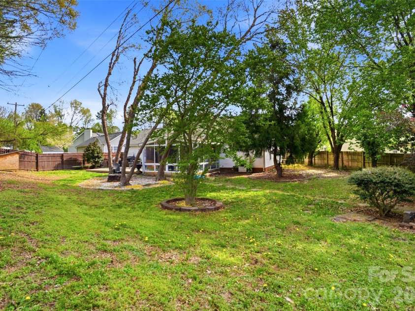 6406 Currywood Place, Charlotte, NC 28227.  MLS# CAR4364218, YatesRealty ID 17762. 