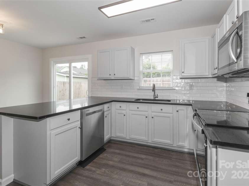 7806 McGarry Trail, Charlotte, NC 28214.  MLS# CAR4267312, YatesRealty ID 17764. 