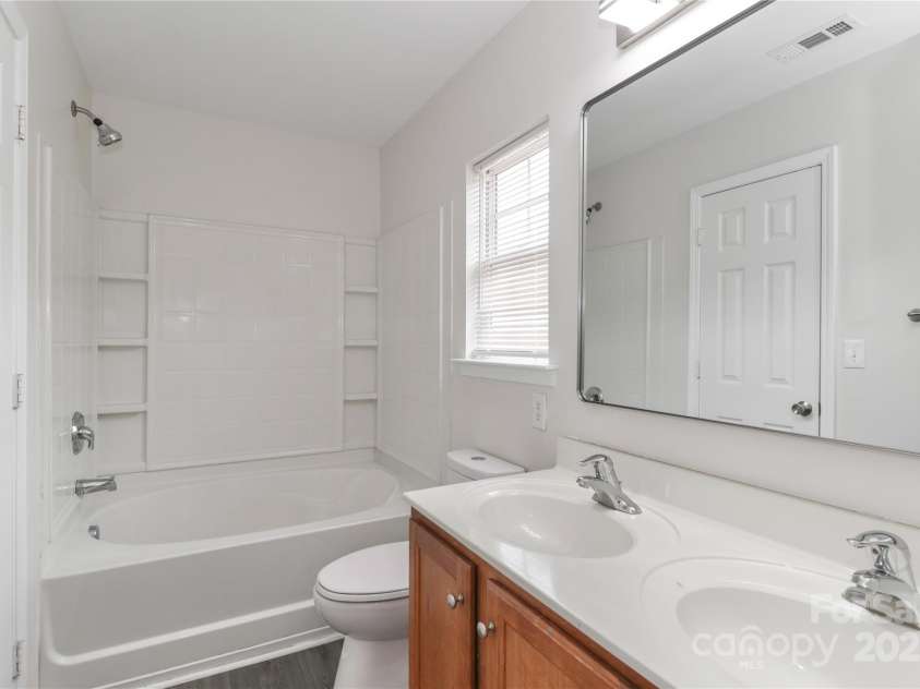 7806 McGarry Trail, Charlotte, NC 28214.  MLS# CAR4267312, YatesRealty ID 17764. 