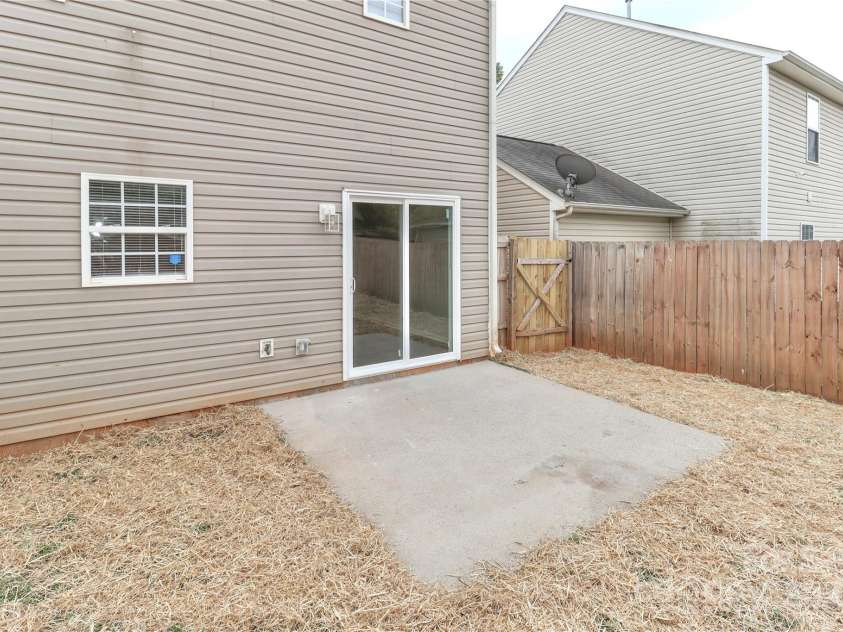 7806 McGarry Trail, Charlotte, NC 28214.  MLS# CAR4267312, YatesRealty ID 17764. 