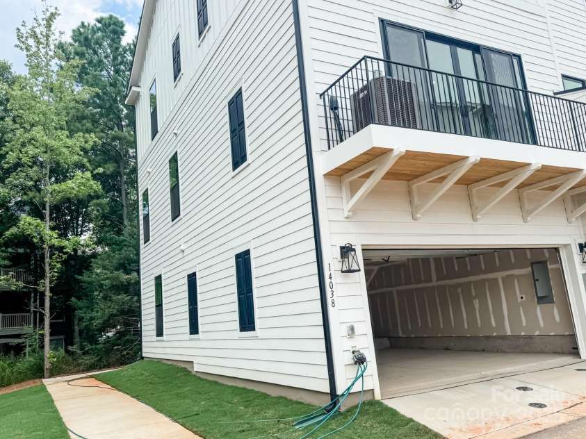 14038 Felix Lane, Charlotte, NC 28277.  MLS# CAR4243570, YatesRealty ID 17765. 