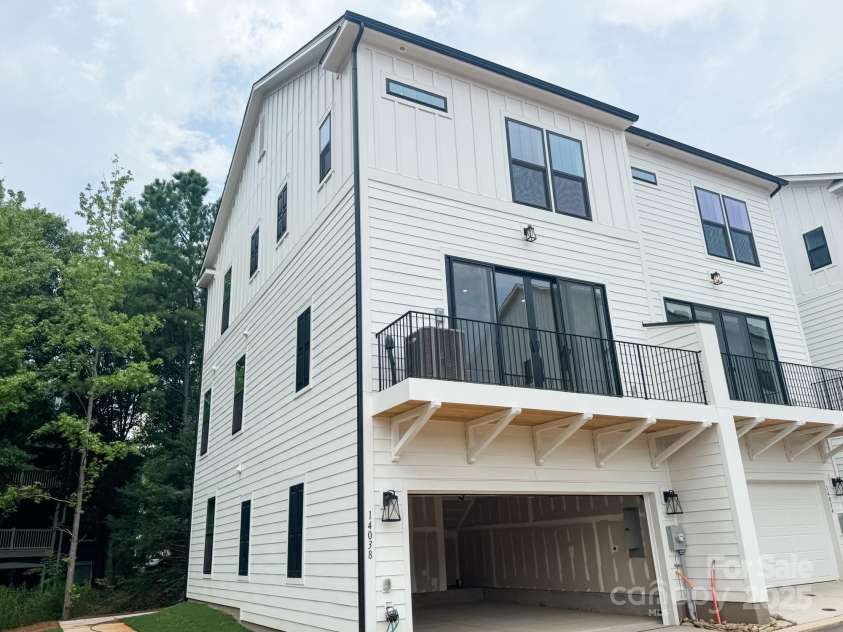 14038 Felix Lane, Charlotte, NC 28277.  MLS# CAR4243570, YatesRealty ID 17765. 