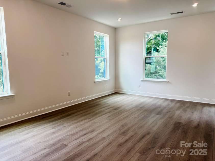 14038 Felix Lane, Charlotte, NC 28277.  MLS# CAR4243570, YatesRealty ID 17765. Family room