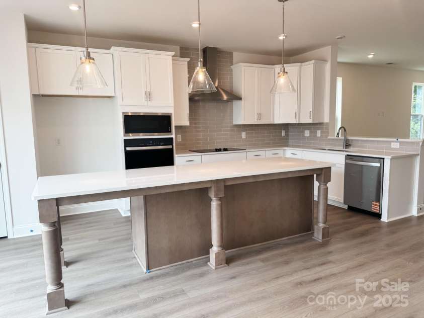 14038 Felix Lane, Charlotte, NC 28277.  MLS# CAR4243570, YatesRealty ID 17765. Gourmet Kitchen