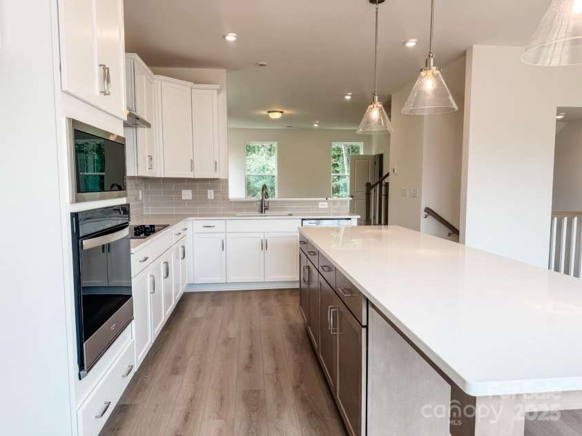 14038 Felix Lane, Charlotte, NC 28277.  MLS# CAR4243570, YatesRealty ID 17765. Gourmet Kitchen