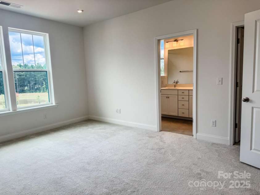 14038 Felix Lane, Charlotte, NC 28277.  MLS# CAR4243570, YatesRealty ID 17765. Primary Dual Suite