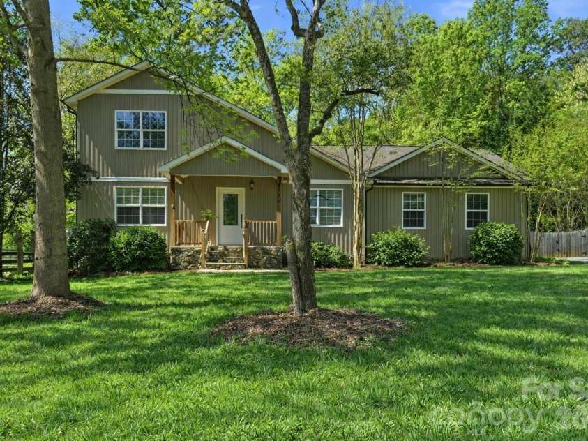 2036 Hickory Hills Drive, Denver, NC 28037.  MLS# CAR4367061, YatesRealty ID 17766. Welcome Home!