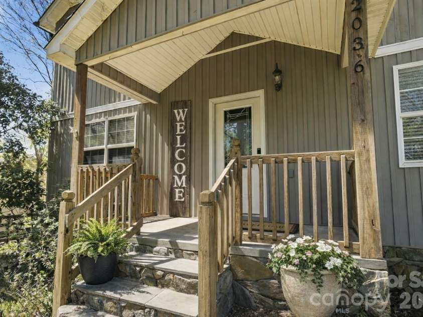 2036 Hickory Hills Drive, Denver, NC 28037.  MLS# CAR4367061, YatesRealty ID 17766. Your lake getaway! Virtually enhanced