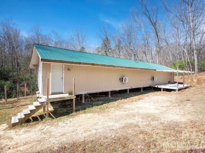 1064 Deer Chase Circle, Cedar Mountain, NC 28718.  MLS# CAR4360517, YatesRealty ID 17767. 1100 sq ft Outbuilding