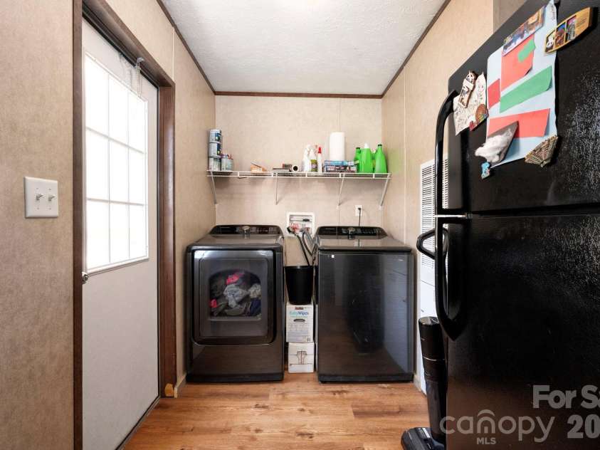 1064 Deer Chase Circle, Cedar Mountain, NC 28718.  MLS# CAR4360517, YatesRealty ID 17767. Laundry & Mud Room