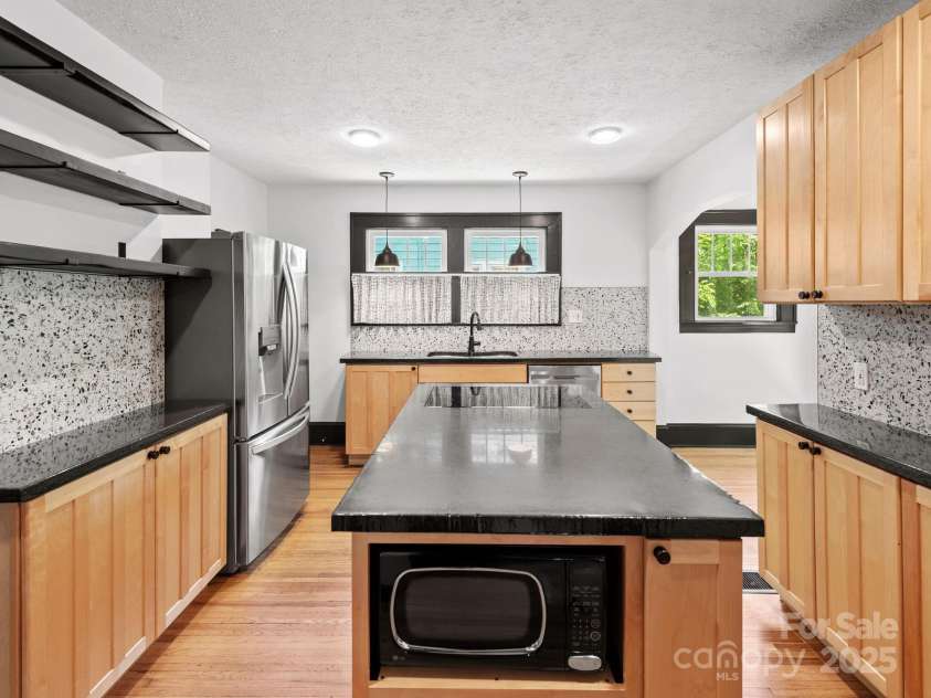 106 Brevard Road, Asheville, NC 28806.  MLS# CAR4267611, YatesRealty ID 17769. 