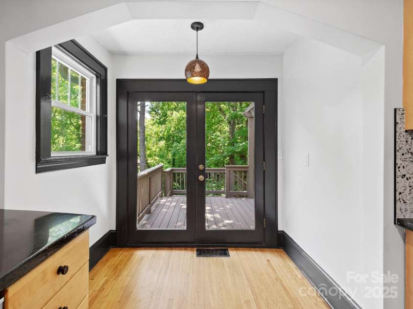 106 Brevard Road, Asheville, NC 28806.  MLS# CAR4267611, YatesRealty ID 17769. 