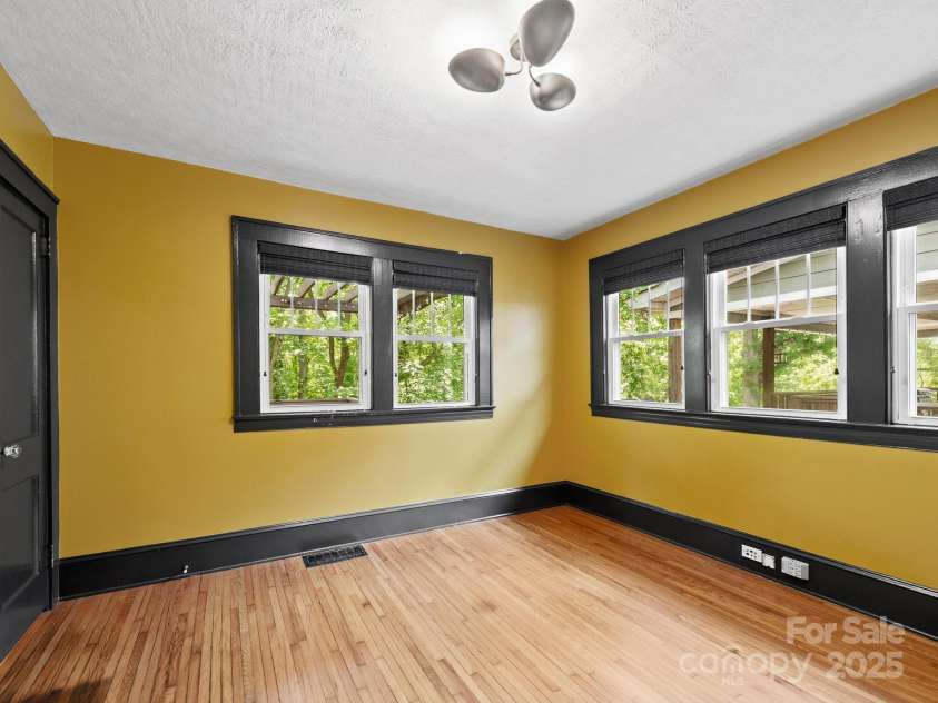 106 Brevard Road, Asheville, NC 28806.  MLS# CAR4267611, YatesRealty ID 17769. 