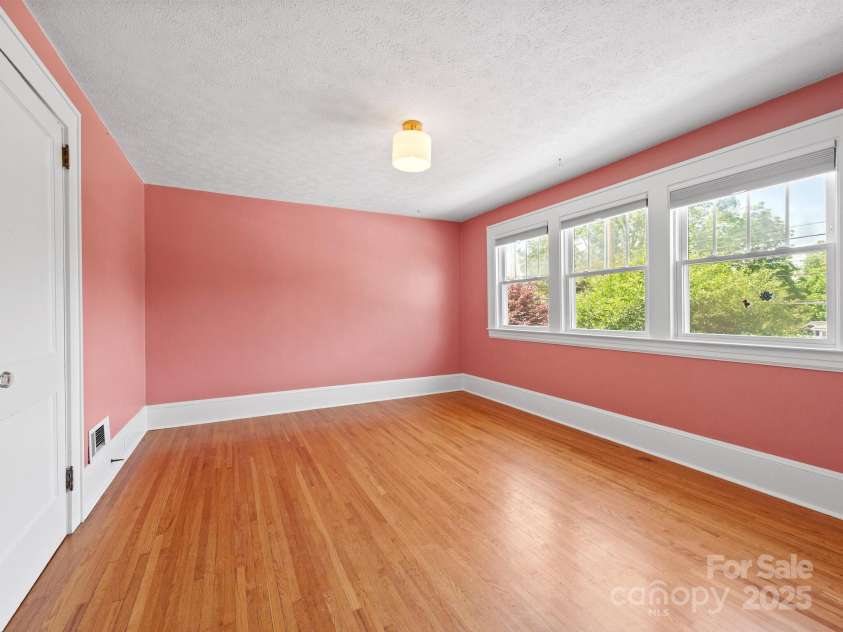 106 Brevard Road, Asheville, NC 28806.  MLS# CAR4267611, YatesRealty ID 17769. 