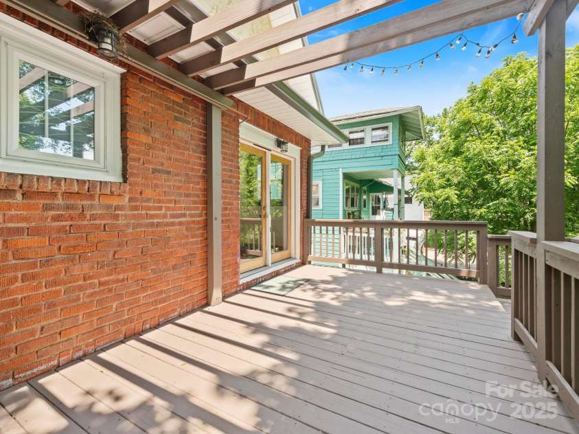 106 Brevard Road, Asheville, NC 28806.  MLS# CAR4267611, YatesRealty ID 17769. 