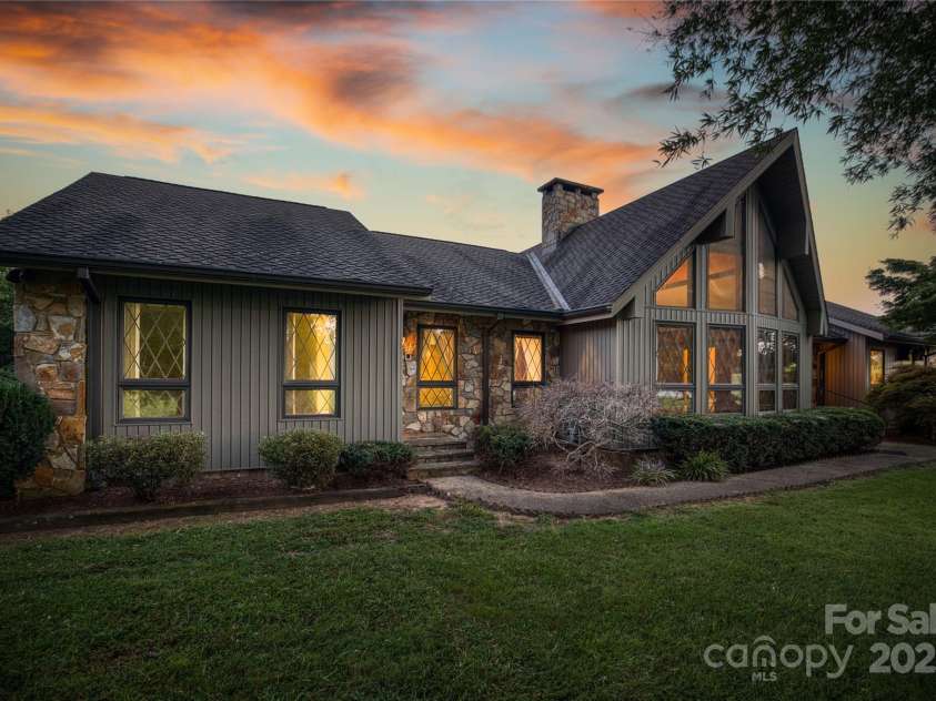 2505 Morganton Boulevard, Lenoir, NC 28645.  MLS# CAR4275893, YatesRealty ID 1777. 