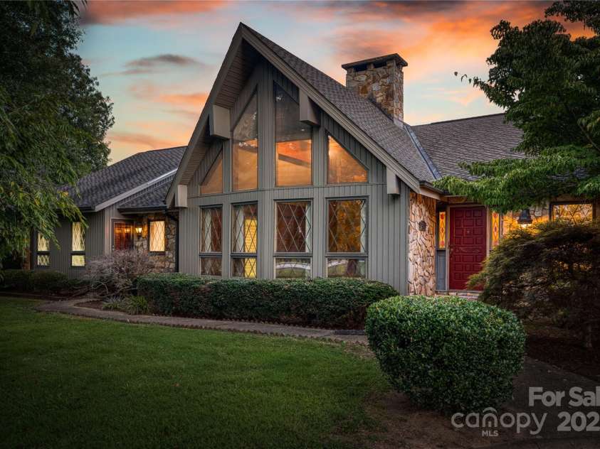 2505 Morganton Boulevard, Lenoir, NC 28645.  MLS# CAR4275893, YatesRealty ID 1777. 