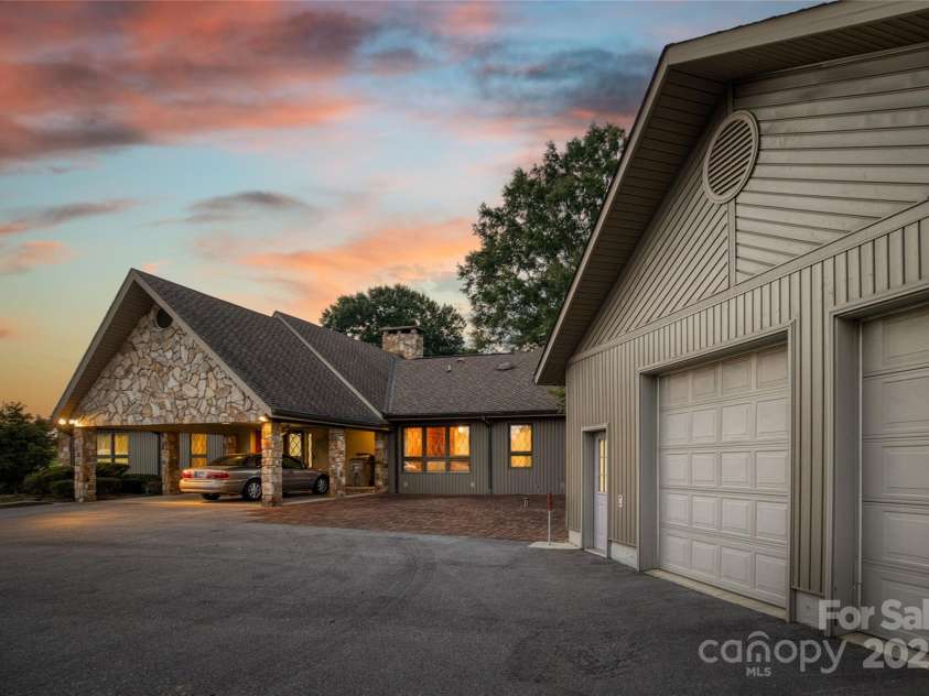 2505 Morganton Boulevard, Lenoir, NC 28645.  MLS# CAR4275893, YatesRealty ID 1777. 