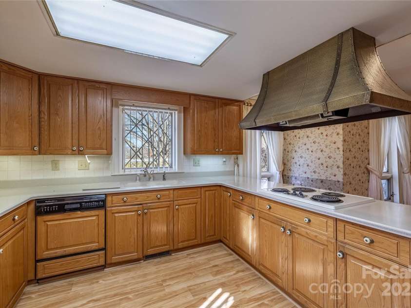 2505 Morganton Boulevard, Lenoir, NC 28645.  MLS# CAR4275893, YatesRealty ID 1777. 