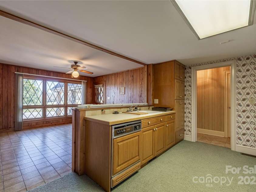 2505 Morganton Boulevard, Lenoir, NC 28645.  MLS# CAR4275893, YatesRealty ID 1777. 