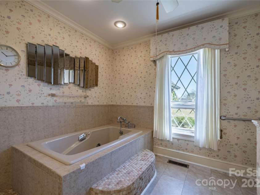 2505 Morganton Boulevard, Lenoir, NC 28645.  MLS# CAR4275893, YatesRealty ID 1777. 