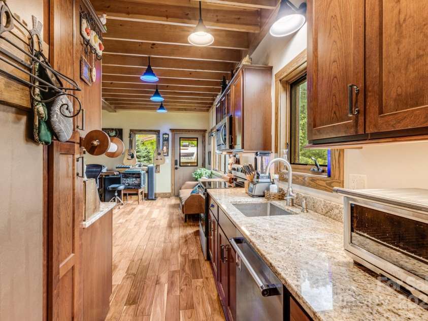 43 Dillingham Estates Trail, Swannanoa, NC 28778.  MLS# CAR4268035, YatesRealty ID 17770. 