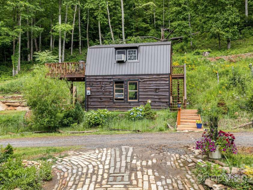 43 Dillingham Estates Trail, Swannanoa, NC 28778.  MLS# CAR4268035, YatesRealty ID 17770. 