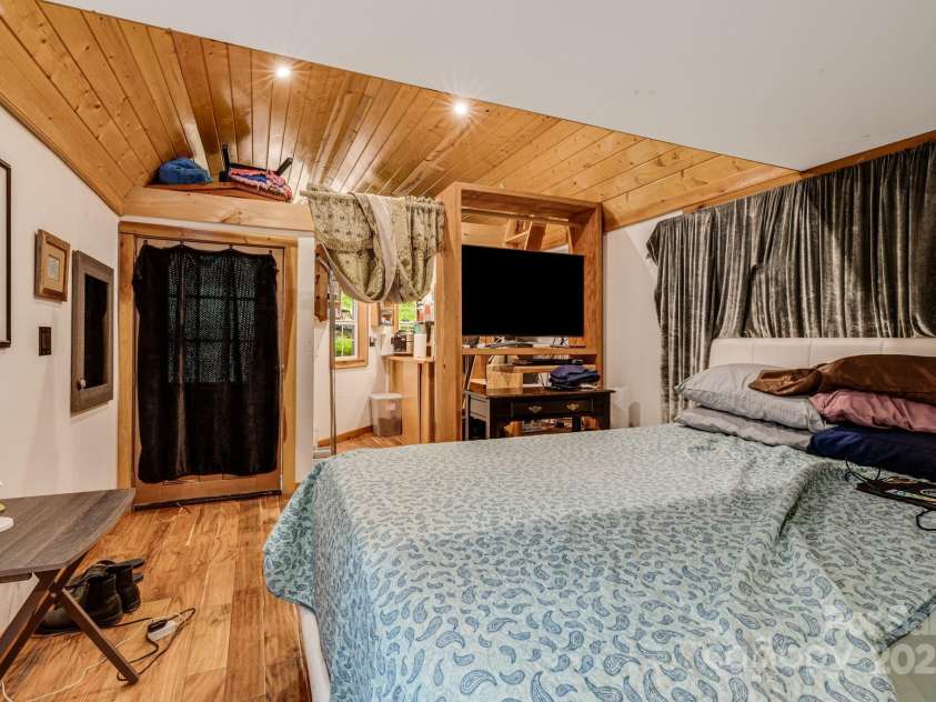 43 Dillingham Estates Trail, Swannanoa, NC 28778.  MLS# CAR4268035, YatesRealty ID 17770. 