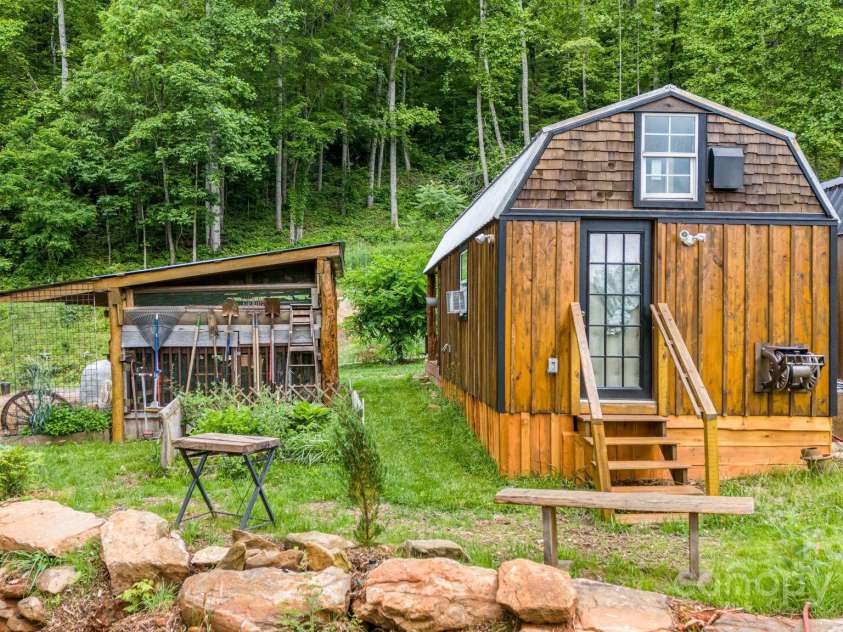 43 Dillingham Estates Trail, Swannanoa, NC 28778.  MLS# CAR4268035, YatesRealty ID 17770. 