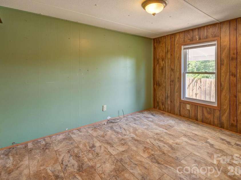 64 Haw Creek Circle, Asheville, NC 28805.  MLS# CAR4365839, YatesRealty ID 17770. Third bedroom, great light, and again, walk-in!