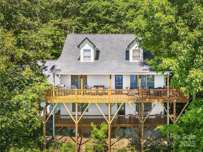 505 Middle Top Loop, Maggie Valley, NC 28751.  MLS# CAR4266186, YatesRealty ID 17772. 