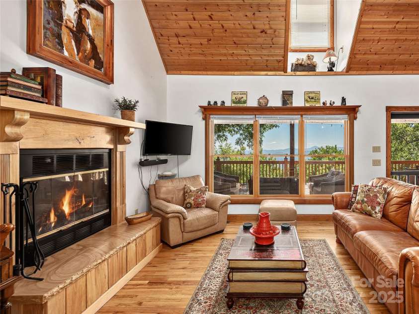 505 Middle Top Loop, Maggie Valley, NC 28751.  MLS# CAR4266186, YatesRealty ID 17772. 