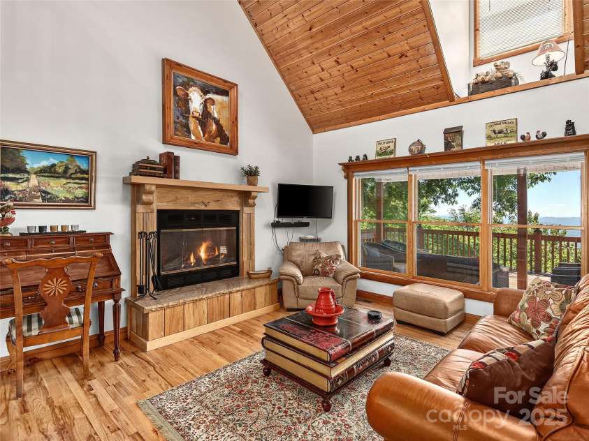 505 Middle Top Loop, Maggie Valley, NC 28751.  MLS# CAR4266186, YatesRealty ID 17772. 
