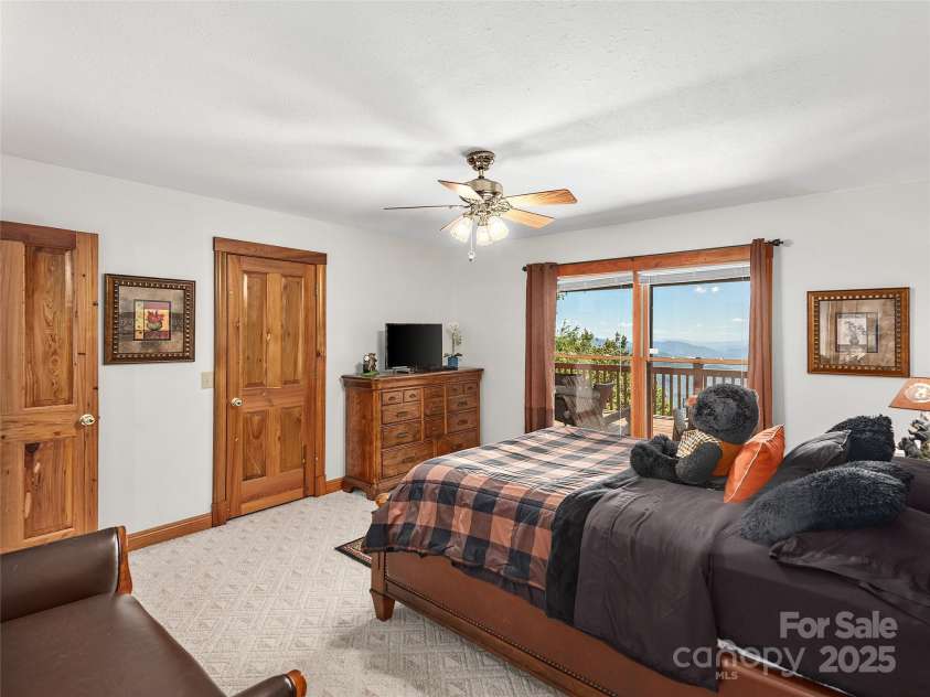 505 Middle Top Loop, Maggie Valley, NC 28751.  MLS# CAR4266186, YatesRealty ID 17772. 