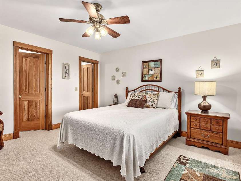 505 Middle Top Loop, Maggie Valley, NC 28751.  MLS# CAR4266186, YatesRealty ID 17772. 