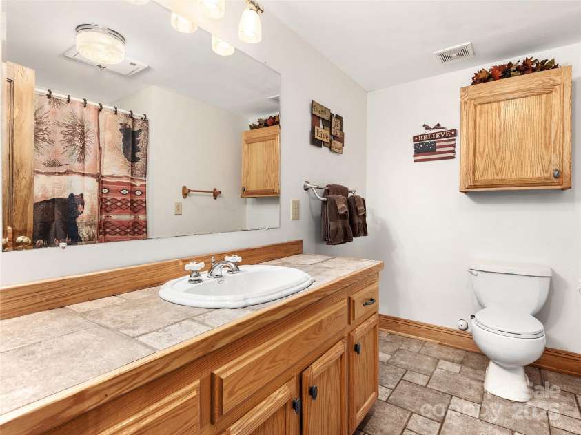 505 Middle Top Loop, Maggie Valley, NC 28751.  MLS# CAR4266186, YatesRealty ID 17772. 