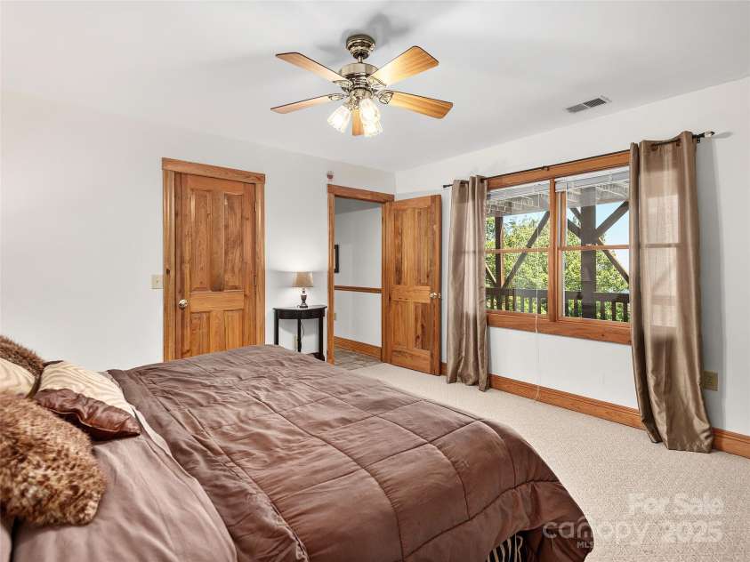 505 Middle Top Loop, Maggie Valley, NC 28751.  MLS# CAR4266186, YatesRealty ID 17772. 