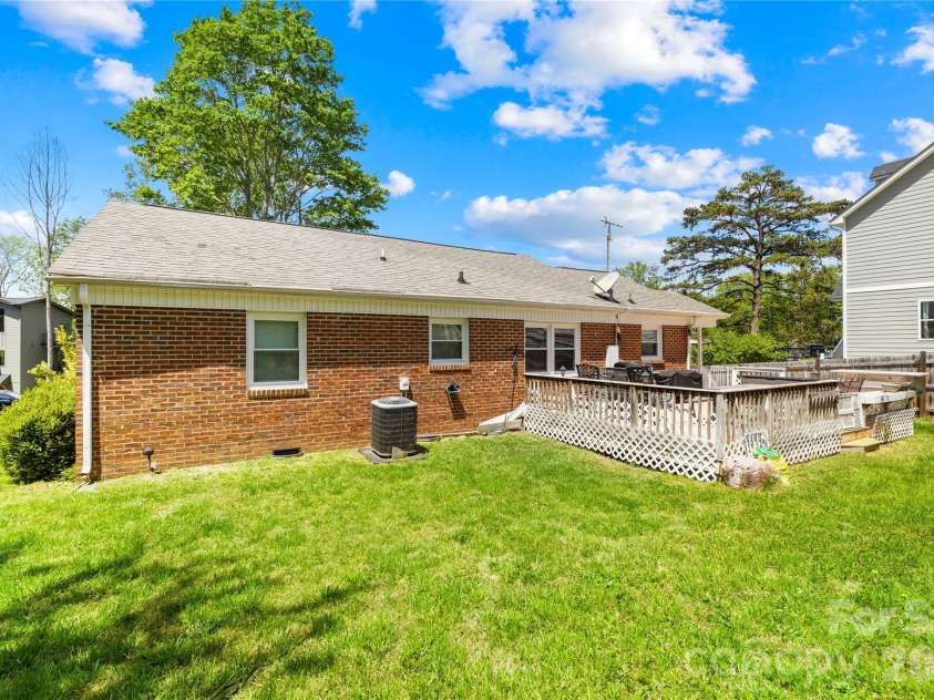 145 Driftwood Drive, Mooresville, NC 28117.  MLS# CAR4377129, YatesRealty ID 17773. Back yard