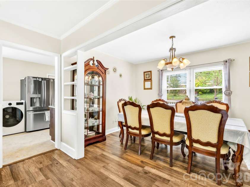 145 Driftwood Drive, Mooresville, NC 28117.  MLS# CAR4377129, YatesRealty ID 17773. Dining view