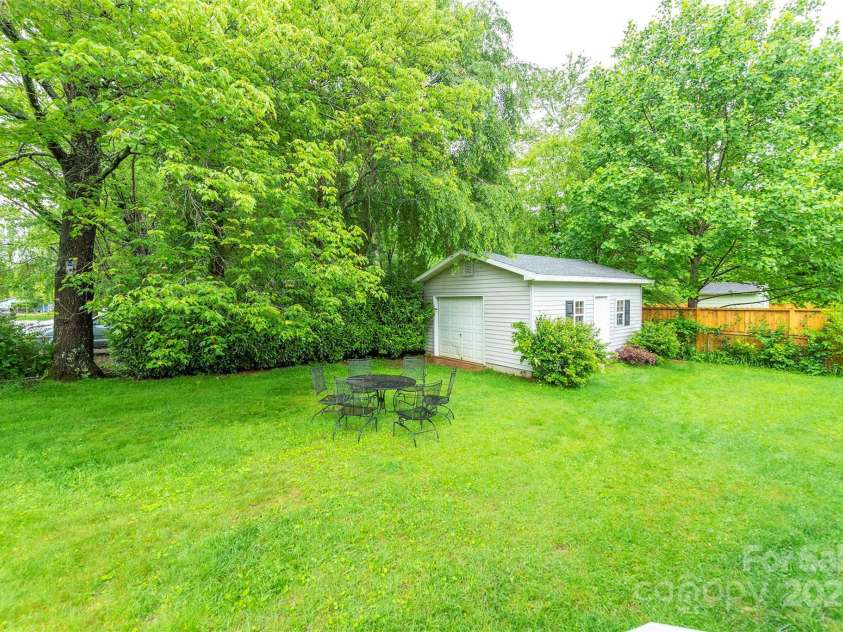 212 Vance Avenue, Black Mountain, NC 28711.  MLS# CAR4258310, YatesRealty ID 17773. 