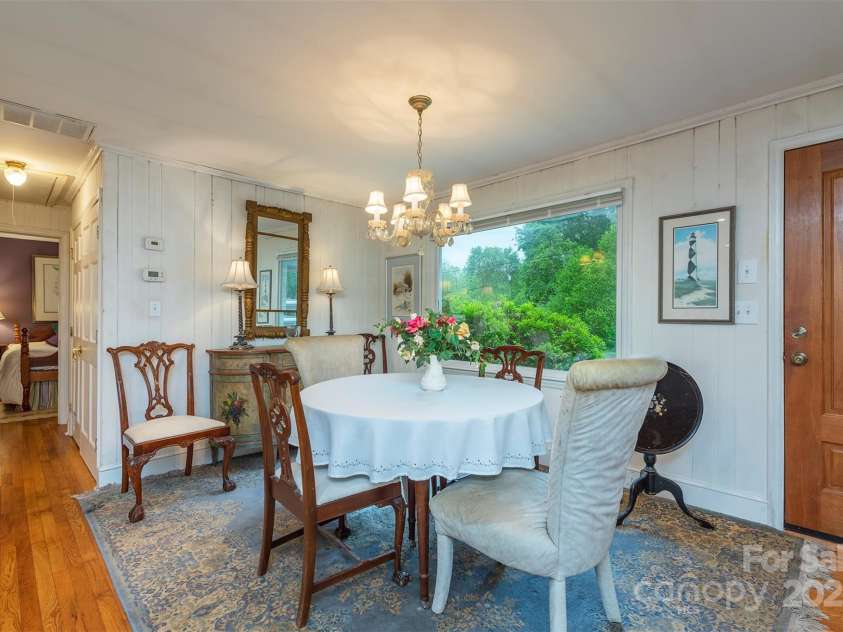 212 Vance Avenue, Black Mountain, NC 28711.  MLS# CAR4258310, YatesRealty ID 17773. 