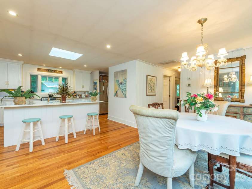 212 Vance Avenue, Black Mountain, NC 28711.  MLS# CAR4258310, YatesRealty ID 17773. 