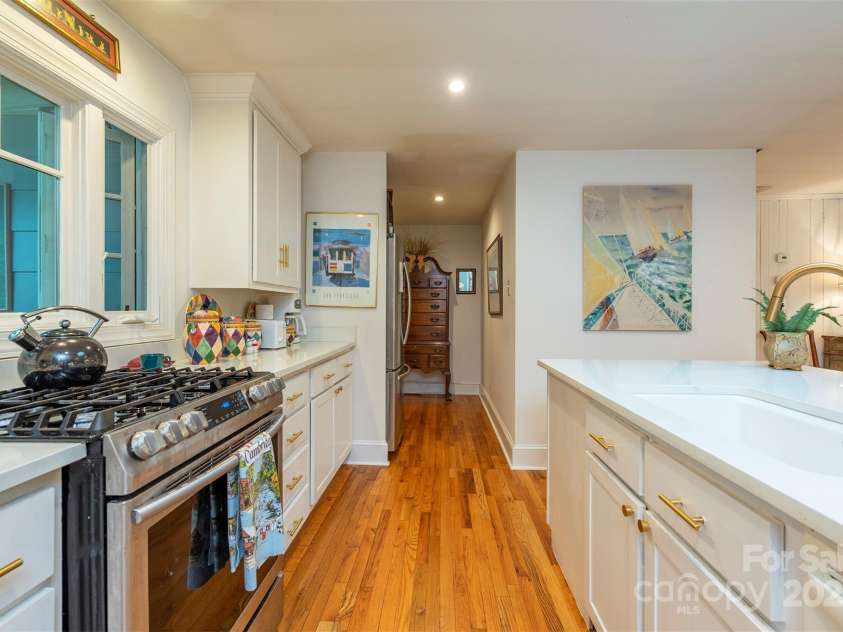 212 Vance Avenue, Black Mountain, NC 28711.  MLS# CAR4258310, YatesRealty ID 17773. 