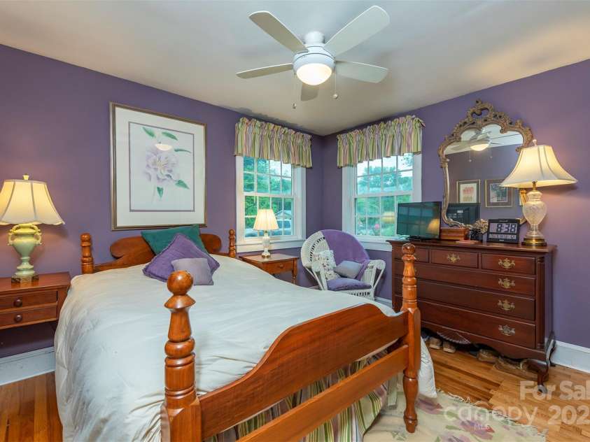 212 Vance Avenue, Black Mountain, NC 28711.  MLS# CAR4258310, YatesRealty ID 17773. 