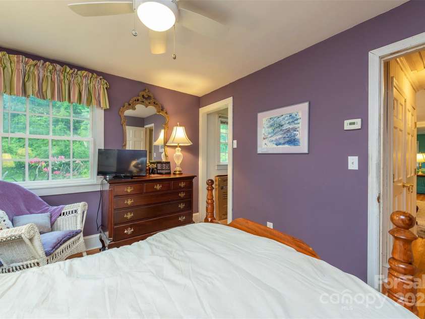 212 Vance Avenue, Black Mountain, NC 28711.  MLS# CAR4258310, YatesRealty ID 17773. 